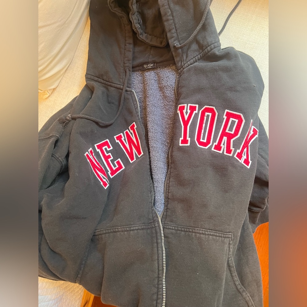 Brandy Melville New York zip up